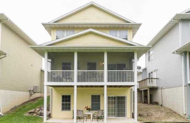3 bedroom 2.5 bathroom single family home in Cedar Falls school district photos photos