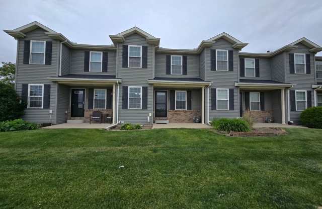 2 Bedroom Townhome in Normal photos photos