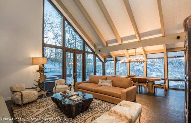 234 Edgewood Lane Gallery 2