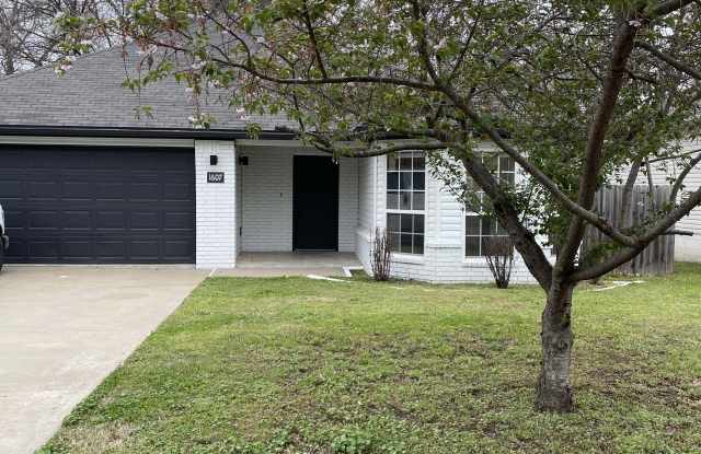 1607 Cresent St photos photos