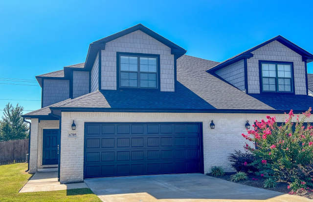 Beautiful 3 Bedroom/2 Bathroom Townhome in Chaffee Crossing **First Full Month's Rent FREE** photos photos