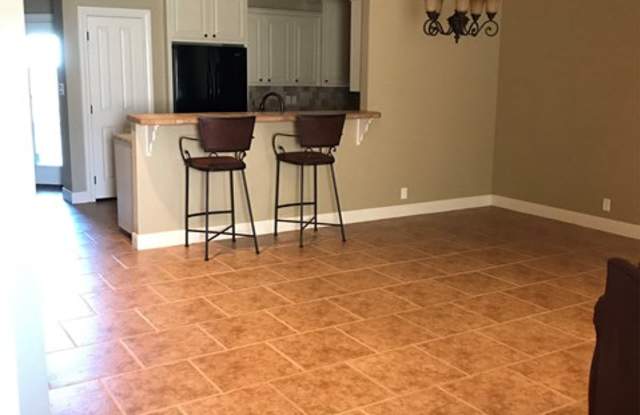 1618 Red Oak Ln Gallery 3