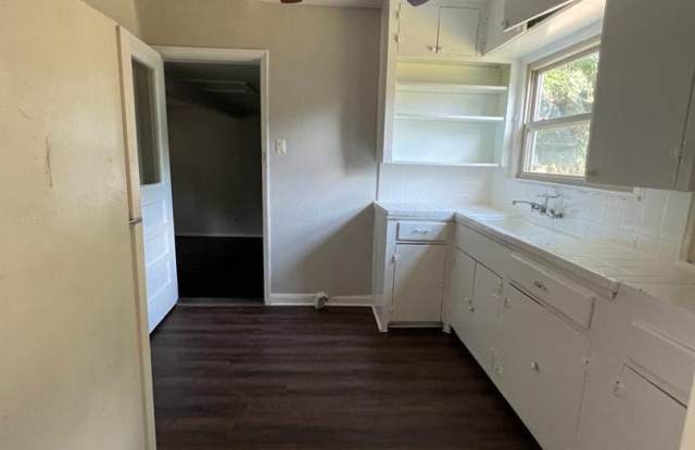 Charming 3 Bedrrom1 Bath Single Family Home in Pasadena Gallery 3
