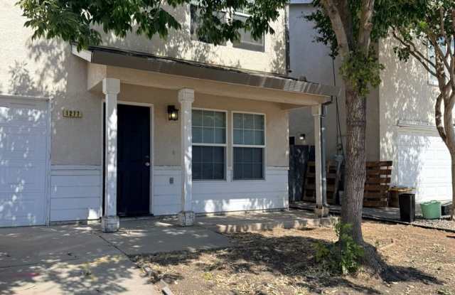 Generous 4-Bedroom, 3.5 bath-Two Story Home Gallery 3