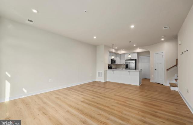 1733 DUNNINGTON Place Gallery 3
