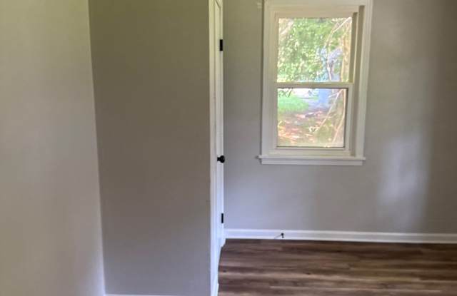 920N Monroe #5, Brownsville Gallery 2