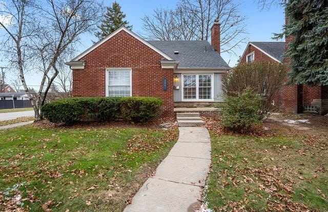 2090 BRADFORD Road - 2090 Bradford Road, Birmingham, MI 48009