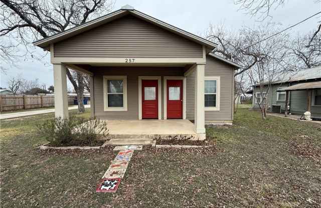 257 E Garza Street - 257 East Garza Street, New Braunfels, TX 78130