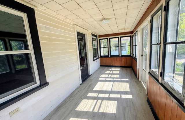Two bedroom one bathroom single level home for rent Gallery 3