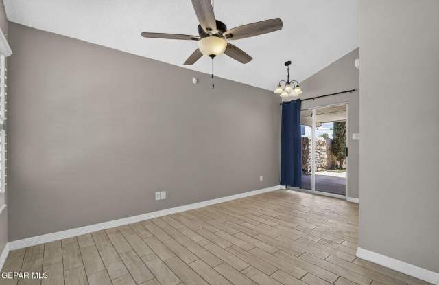9128 BUR OAK Circle Gallery 4