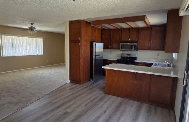 2-Bed, 1-Bath w/1-Car Garage, Fenced Yard photos photos