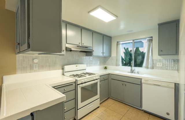 2025 Oxford Ave - 2025 Oxford Avenue, Fullerton, CA 92831