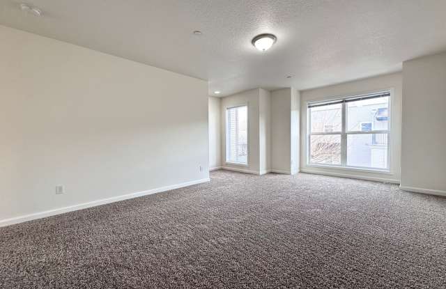 Spacious 2-Bedroom Townhome with Private Balcony in Downtown Gresham! Gallery 3