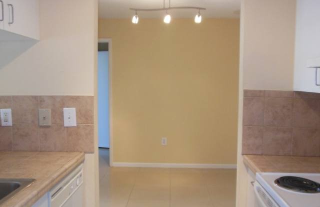 ONE BEDROOM ONE BATHROOM !!! WITH W/D Gallery 1