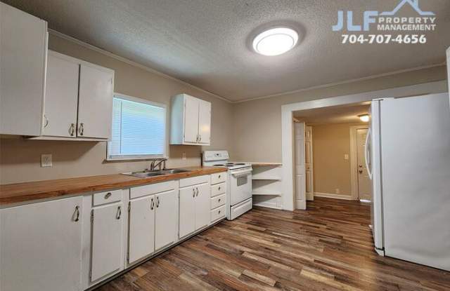 121 Willow Lane Northwest photos photos