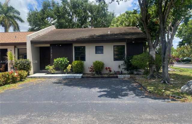 13707 SW 51st Ter photos photos