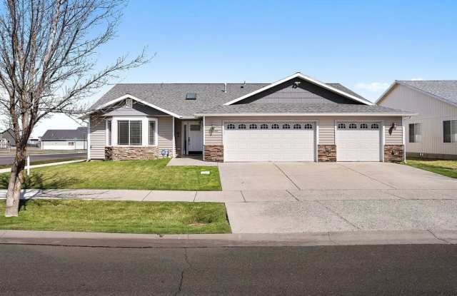 4-Bedroom Corner Lot Home! photos photos 4-Bedroom Corner Lot Home! photos photos