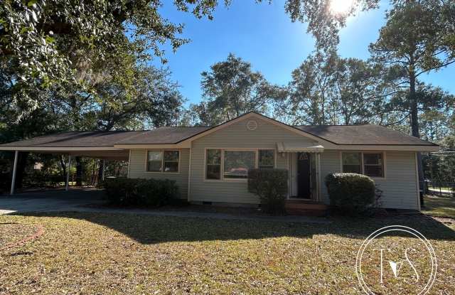Charming 3-bedroom/2-bathroom home in an established neighborhood! Gallery 3