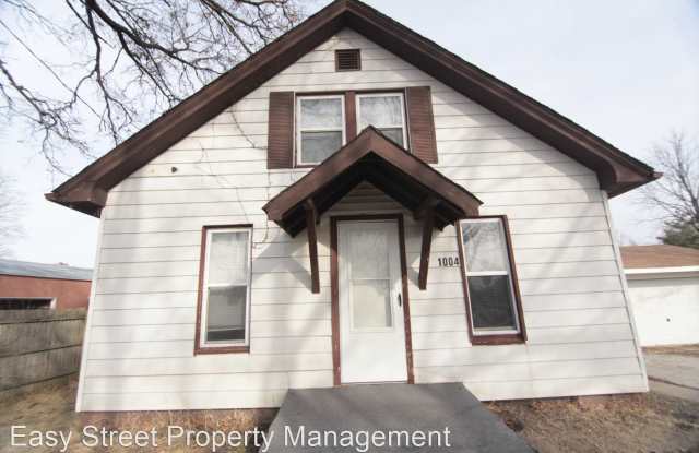 1004 13th St. - 1004 13th Street, Viola, IL 61486