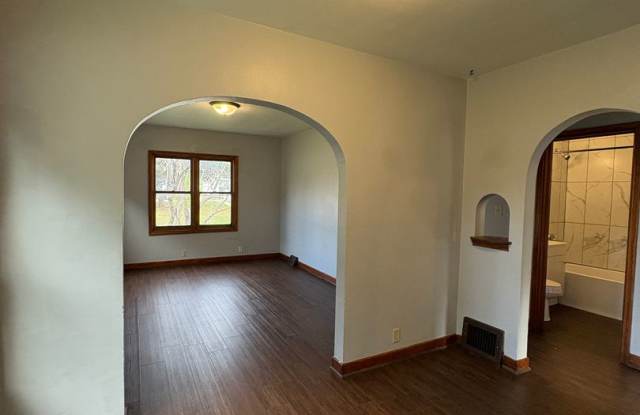 3 Bed, 1 Bath - House for rent! NO APPLICATION FEES!!! photos photos