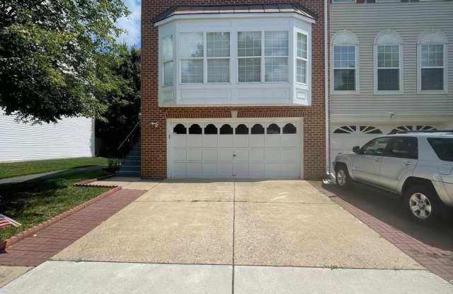 6633 CREEK POINT Way Gallery 1