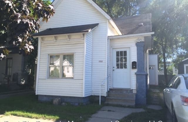 650 Broadway Avenue NW - 650 Broadway Avenue Northwest, Grand Rapids, MI 49504