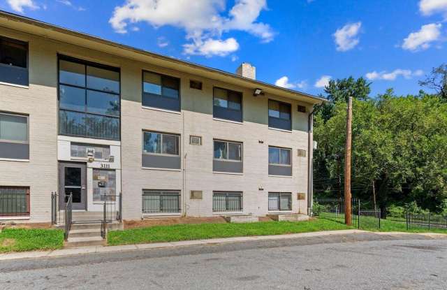 Modern 2-Bedroom Apartment with In-Unit Laundry Near Naylor Road Metro photos photos