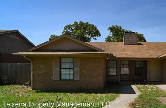 708 Woodland Ct - 708 Woodland Court, Kennedale, TX 76060