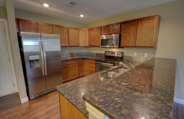 Gorgeous 3 Bedroom Townhome Gallery 3