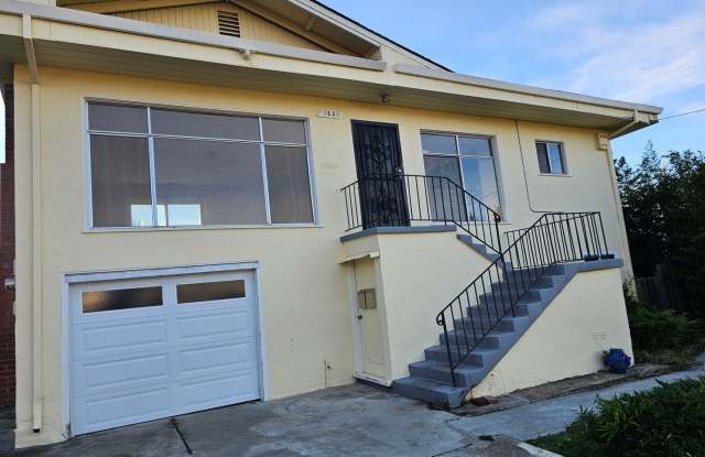 Large 5 bedroom 2 bath Split Level House with Full Basement photos photos