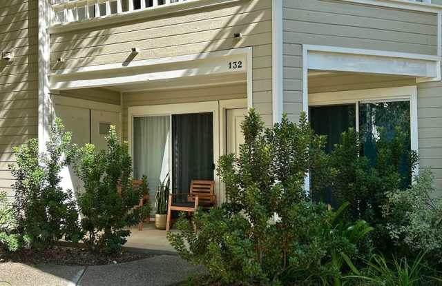 Rarely available 1 bedroom, 1 bathroom Condo at The Grove photos photos