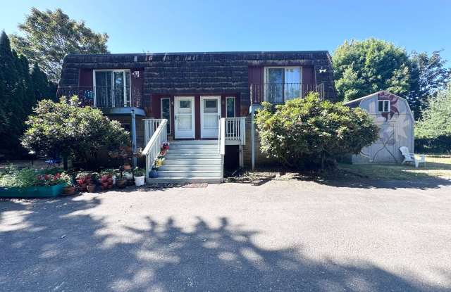 2 Bed 1 Bath Duplex near Gresham Station! photos photos