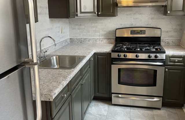 445 Buttonwood St - 445 Buttonwood Street, Reading, PA 19601
