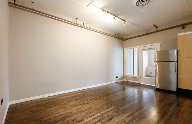2013 West Division Street Gallery 4