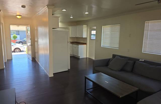 4 Bed/2 Bath on Mary Lane! Quick walk to campus! Gallery 4