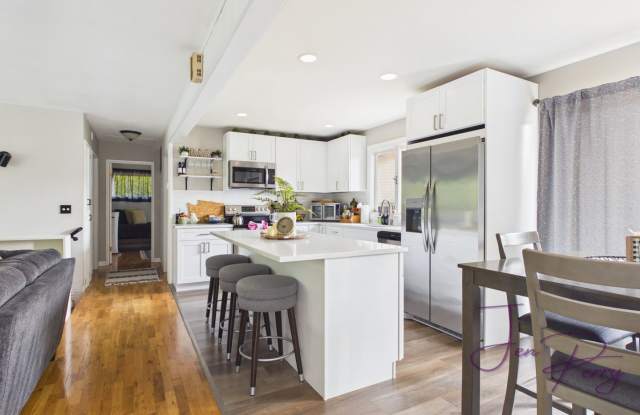 Spacious 3-Bedroom Lynden Home with Two Living Areas Gallery 4