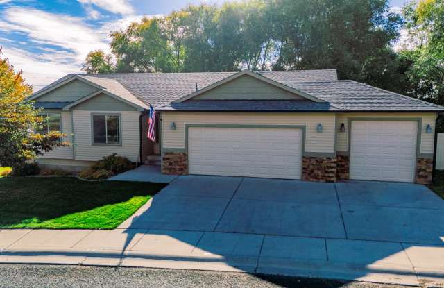 1105 North Courtney Court Gallery 1
