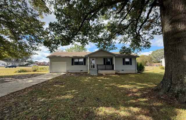 Charming 3-Bed / 2-Bath Home in Muscle Shoals photos photos