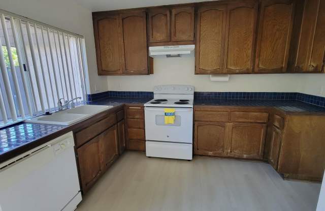3-Bedroom Oceanside Condo Just 6 Miles from the Beach! Gallery 3