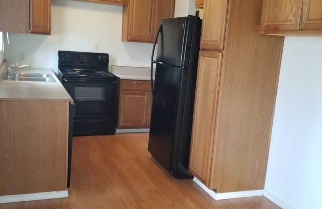 Ready NOW -Cute 3 Bedroom Home with Large Yard off 196th in Lynnwood- Gallery 4