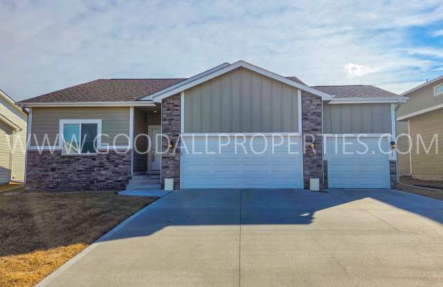 4-Bedroom Ranch in Clive with Finished Basement  3-Car Garage! photos photos