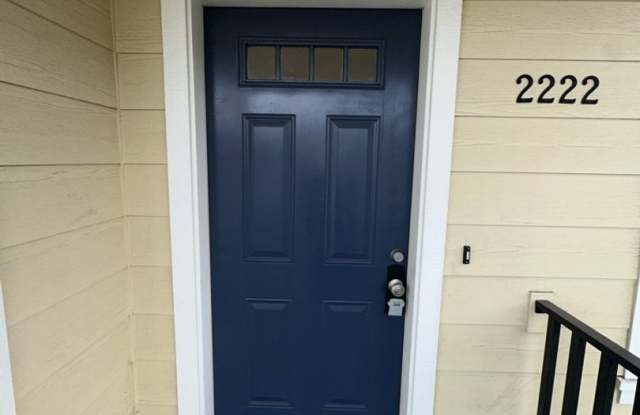 2 Bedroom 2 Bath Townhouse in Ashland Gallery 3