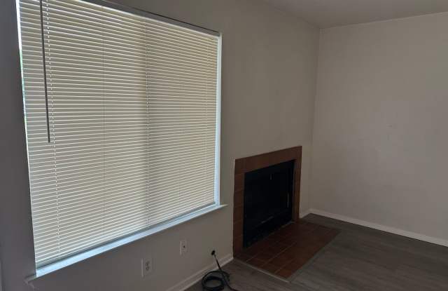 College Station - 2 bedroom / 1.5 bath / 2 story - Condo at Dartmouth and Harvey. Gallery 4