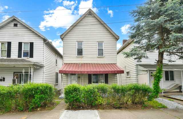 Updated 3 bed/1 bath House with garage! photos photos