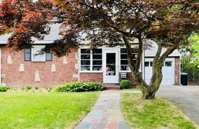 11-16 Harrison Drive - 11-16 Harrison Drive, Fair Lawn, NJ 07410