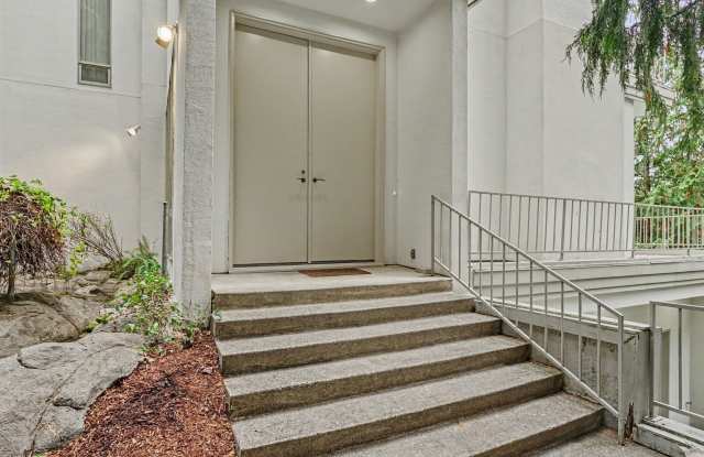 4Bd/3.25Ba Bellevue Home Gallery 3