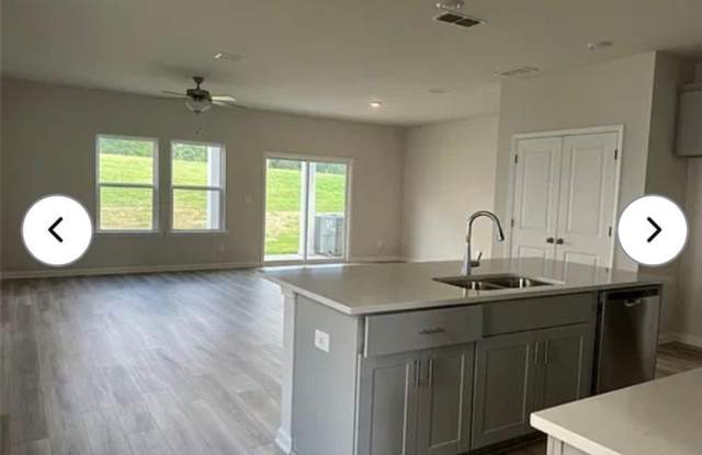 1692 Villageside Court Gallery 3