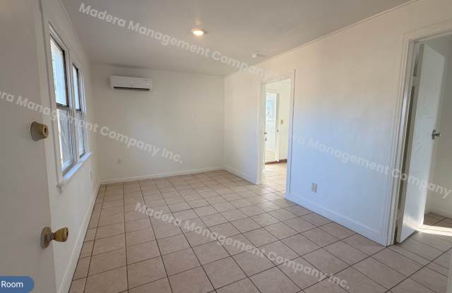 One Bedroom Back house- Available Now! Gallery 4