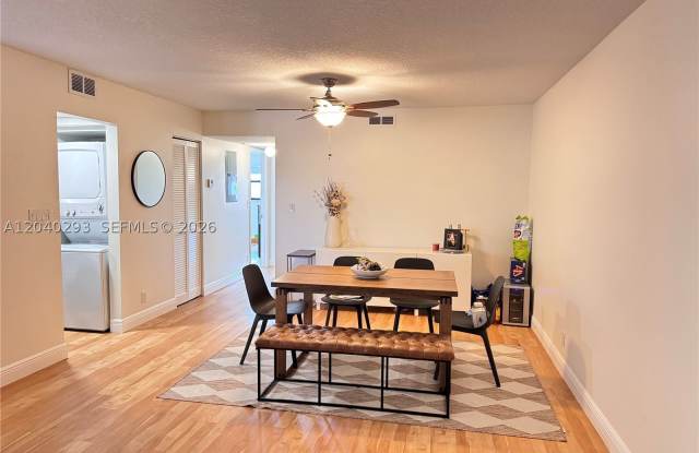 520 Orton Ave photos photos