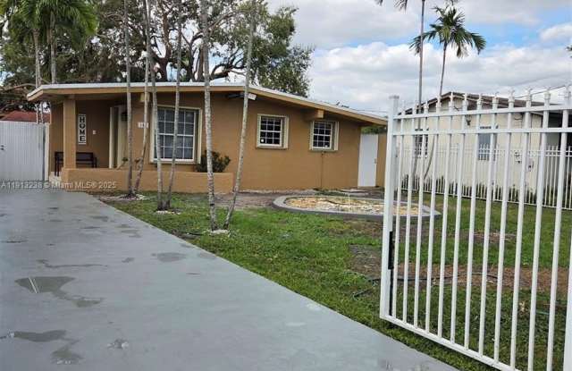 340 SW 78th Ave - 340 Southwest 78th Avenue, Fountainebleau, FL 33144